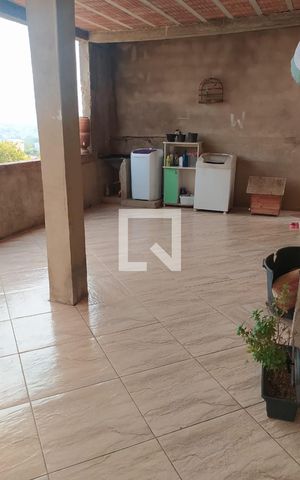 Casa à venda com 160m², 4 quartos e 6 vagas Casa à venda com 160m², 4 quartos e 6 vagasSacada