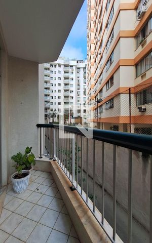 Apartamento à venda com 161m², 3 quartos e 2 vagas Apartamento à venda com 161m², 3 quartos e 2 vagasVaranda da Sala