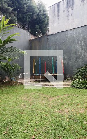 Casa à venda com 600m², 4 quartos e 3 vagas Casa à venda com 600m², 4 quartos e 3 vagasÁrea externa