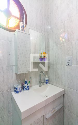 Casa à venda com 147m², 2 quartos e 2 vagas Casa à venda com 147m², 2 quartos e 2 vagasBanheiro