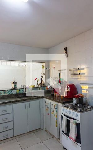 Casa à venda com 147m², 2 quartos e 2 vagas Casa à venda com 147m², 2 quartos e 2 vagasCozinha