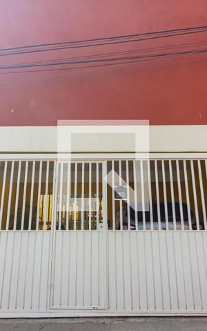 Casa à venda com 147m², 2 quartos e 2 vagas Casa à venda com 147m², 2 quartos e 2 vagasFachada