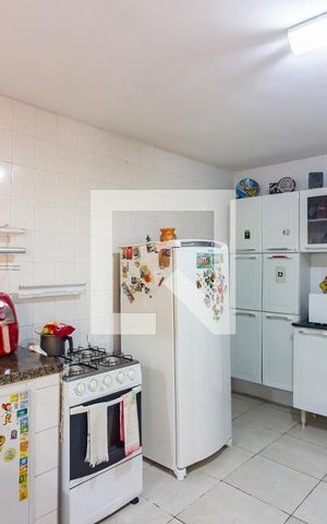 Casa à venda com 147m², 2 quartos e 2 vagas Casa à venda com 147m², 2 quartos e 2 vagasCozinha