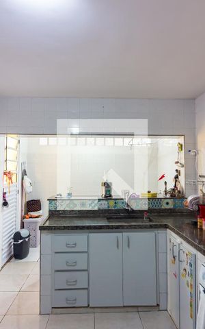 Casa à venda com 147m², 2 quartos e 2 vagas Casa à venda com 147m², 2 quartos e 2 vagasCozinha