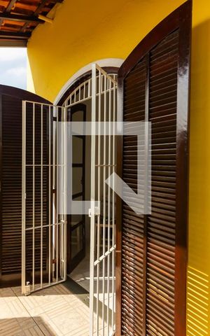 Casa à venda com 147m², 2 quartos e 2 vagas Casa à venda com 147m², 2 quartos e 2 vagasSacada