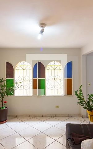Casa à venda com 147m², 2 quartos e 2 vagas Casa à venda com 147m², 2 quartos e 2 vagasSala