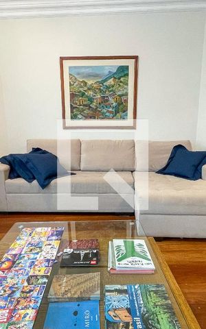 Casa à venda com 372m², 4 quartos e 6 vagas Casa à venda com 372m², 4 quartos e 6 vagasSala
