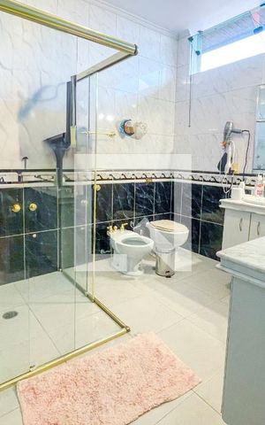 Casa à venda com 372m², 4 quartos e 6 vagas Casa à venda com 372m², 4 quartos e 6 vagasBanheiro da Suíte 4