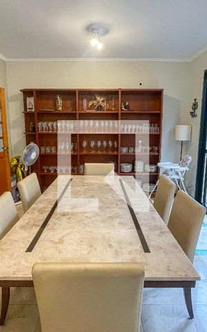 Casa à venda com 372m², 4 quartos e 6 vagas Casa à venda com 372m², 4 quartos e 6 vagasSala de Jantar