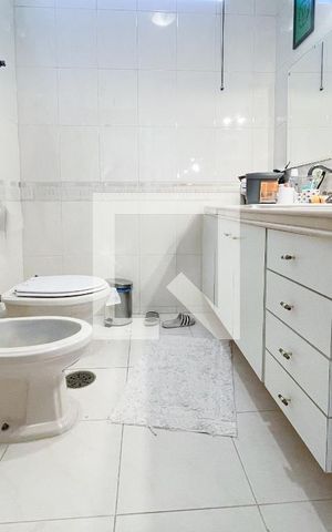 Casa à venda com 372m², 4 quartos e 6 vagas Casa à venda com 372m², 4 quartos e 6 vagasBanheiro da Suíte 3
