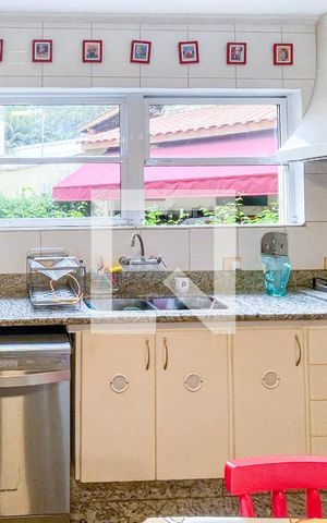 Casa à venda com 372m², 4 quartos e 6 vagas Casa à venda com 372m², 4 quartos e 6 vagasCozinha