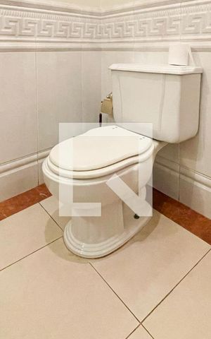 Casa à venda com 372m², 4 quartos e 6 vagas Casa à venda com 372m², 4 quartos e 6 vagasLavabo