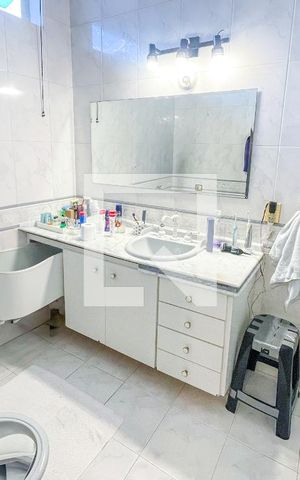 Casa à venda com 372m², 4 quartos e 6 vagas Casa à venda com 372m², 4 quartos e 6 vagasBanheiro da Suíte 1