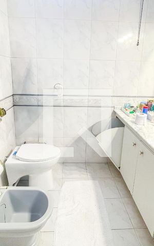 Casa à venda com 372m², 4 quartos e 6 vagas Casa à venda com 372m², 4 quartos e 6 vagasBanheiro da Suíte 1