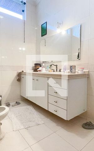 Casa à venda com 372m², 4 quartos e 6 vagas Casa à venda com 372m², 4 quartos e 6 vagasBanheiro da Suíte 3