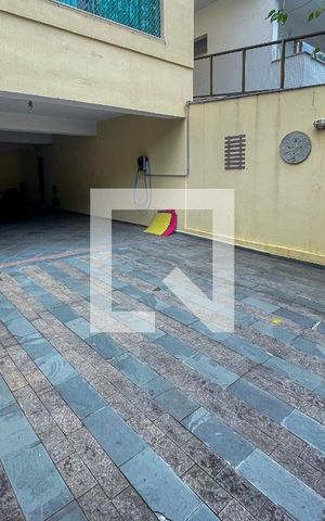 Casa à venda com 372m², 4 quartos e 6 vagas Casa à venda com 372m², 4 quartos e 6 vagasGaragem