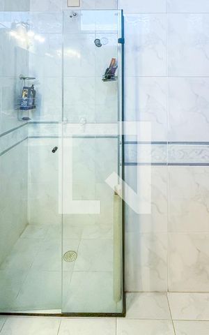 Casa à venda com 372m², 4 quartos e 6 vagas Casa à venda com 372m², 4 quartos e 6 vagasBanheiro da Suíte 1