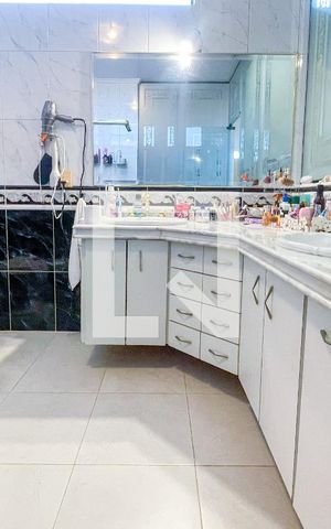 Casa à venda com 372m², 4 quartos e 6 vagas Casa à venda com 372m², 4 quartos e 6 vagasBanheiro da Suíte 4