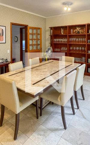 Casa à venda com 372m², 4 quartos e 6 vagas Casa à venda com 372m², 4 quartos e 6 vagasSala de Jantar