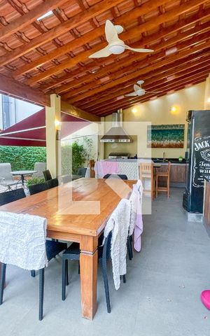 Casa à venda com 372m², 4 quartos e 6 vagas Casa à venda com 372m², 4 quartos e 6 vagasChurrasqueira