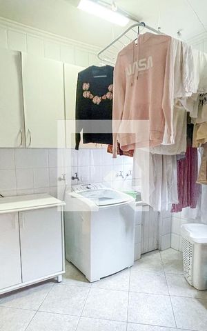 Casa à venda com 372m², 4 quartos e 6 vagas Casa à venda com 372m², 4 quartos e 6 vagasLavanderia