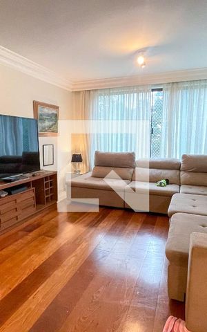 Casa à venda com 372m², 4 quartos e 6 vagas Casa à venda com 372m², 4 quartos e 6 vagasSala de TV
