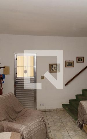 Casa à venda com 200m², 3 quartos e 2 vagas Casa à venda com 200m², 3 quartos e 2 vagasSala