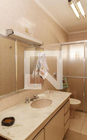 Casa à venda com 200m², 3 quartos e 2 vagas Casa à venda com 200m², 3 quartos e 2 vagasBanheiro Quarto 2