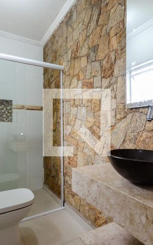 Casa à venda com 300m², 3 quartos e 3 vagasBanheiro da Suíte