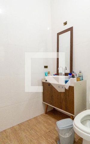 Casa para alugar com 278m², 3 quartos e 10 vagas Casa para alugar com 278m², 3 quartos e 10 vagasBanheiro da Suíte