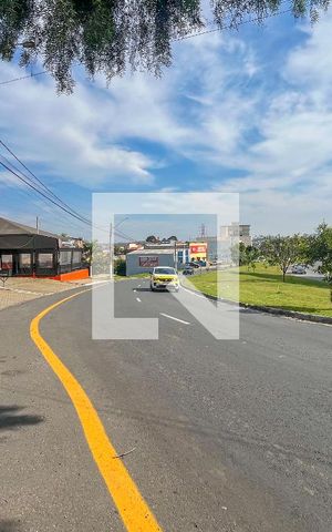 Casa para alugar com 278m², 3 quartos e 10 vagas Casa para alugar com 278m², 3 quartos e 10 vagasFachada e Rua