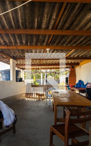 Casa à venda com 200m², 2 quartos e 2 vagas Casa à venda com 200m², 2 quartos e 2 vagasÁrea externa Casa 1