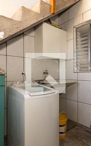 Casa à venda com 200m², 2 quartos e 2 vagas Casa à venda com 200m², 2 quartos e 2 vagasÁrea de Serviço Casa 1