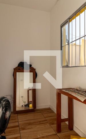 Casa à venda com 200m², 2 quartos e 2 vagas Casa à venda com 200m², 2 quartos e 2 vagasQuarto 2 Casa 1