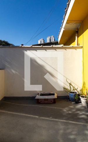 Casa à venda com 200m², 2 quartos e 2 vagas Casa à venda com 200m², 2 quartos e 2 vagasSala Casa 3