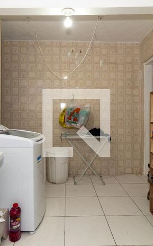 Casa à venda com 200m², 2 quartos e 2 vagas Casa à venda com 200m², 2 quartos e 2 vagasÁrea de Serviço Casa 2