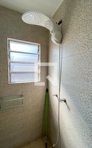 Casa à venda com 167m², 3 quartos e 2 vagas Casa à venda com 167m², 3 quartos e 2 vagasBanheiro Corredor