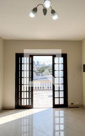 Casa à venda com 167m², 3 quartos e 2 vagas Casa à venda com 167m², 3 quartos e 2 vagasSala