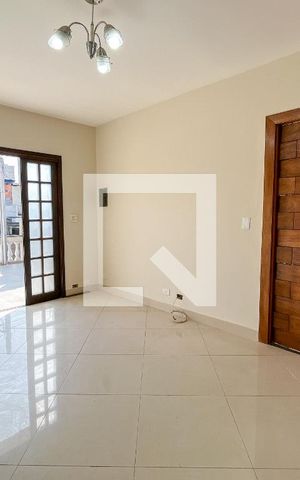 Casa à venda com 167m², 3 quartos e 2 vagas Casa à venda com 167m², 3 quartos e 2 vagasSala