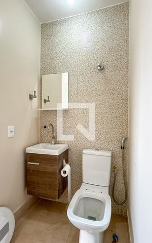 Casa à venda com 167m², 3 quartos e 2 vagas Casa à venda com 167m², 3 quartos e 2 vagasBanheiro Corredor