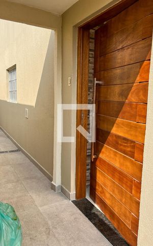 Casa à venda com 167m², 3 quartos e 2 vagas Casa à venda com 167m², 3 quartos e 2 vagasEntrada