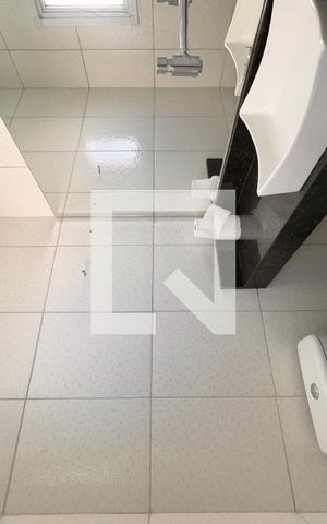 Apartamento à venda com 100m², 2 quartos e 2 vagas Apartamento à venda com 100m², 2 quartos e 2 vagasBanheiro de serviço