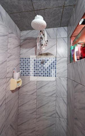 Casa à venda com 210m², 5 quartos e 2 vagasBanheiro - Casa 4
