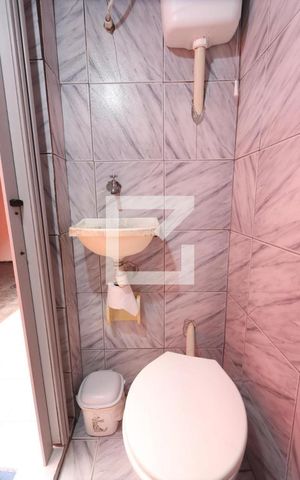Casa à venda com 210m², 5 quartos e 2 vagasBanheiro - Casa 4