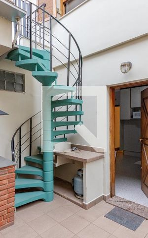 Casa à venda com 200m², 3 quartos e 2 vagas Casa à venda com 200m², 3 quartos e 2 vagasQuintal