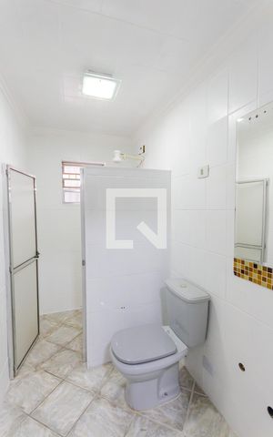 Casa para alugar com 100m², 2 quartos e 2 vagas Casa para alugar com 100m², 2 quartos e 2 vagasBanheiro