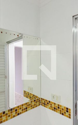 Casa para alugar com 100m², 2 quartos e 2 vagas Casa para alugar com 100m², 2 quartos e 2 vagasBanheiro