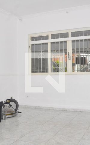 Casa para alugar com 150m², 3 quartos e 2 vagas Casa para alugar com 150m², 3 quartos e 2 vagasSala