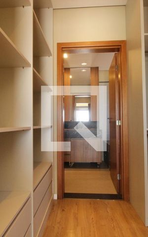 Casa de condomínio à venda com 494m², 4 quartos e 6 vagasCloset Quarto 4