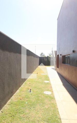 Casa de condomínio à venda com 494m², 4 quartos e 6 vagasLateral da casa